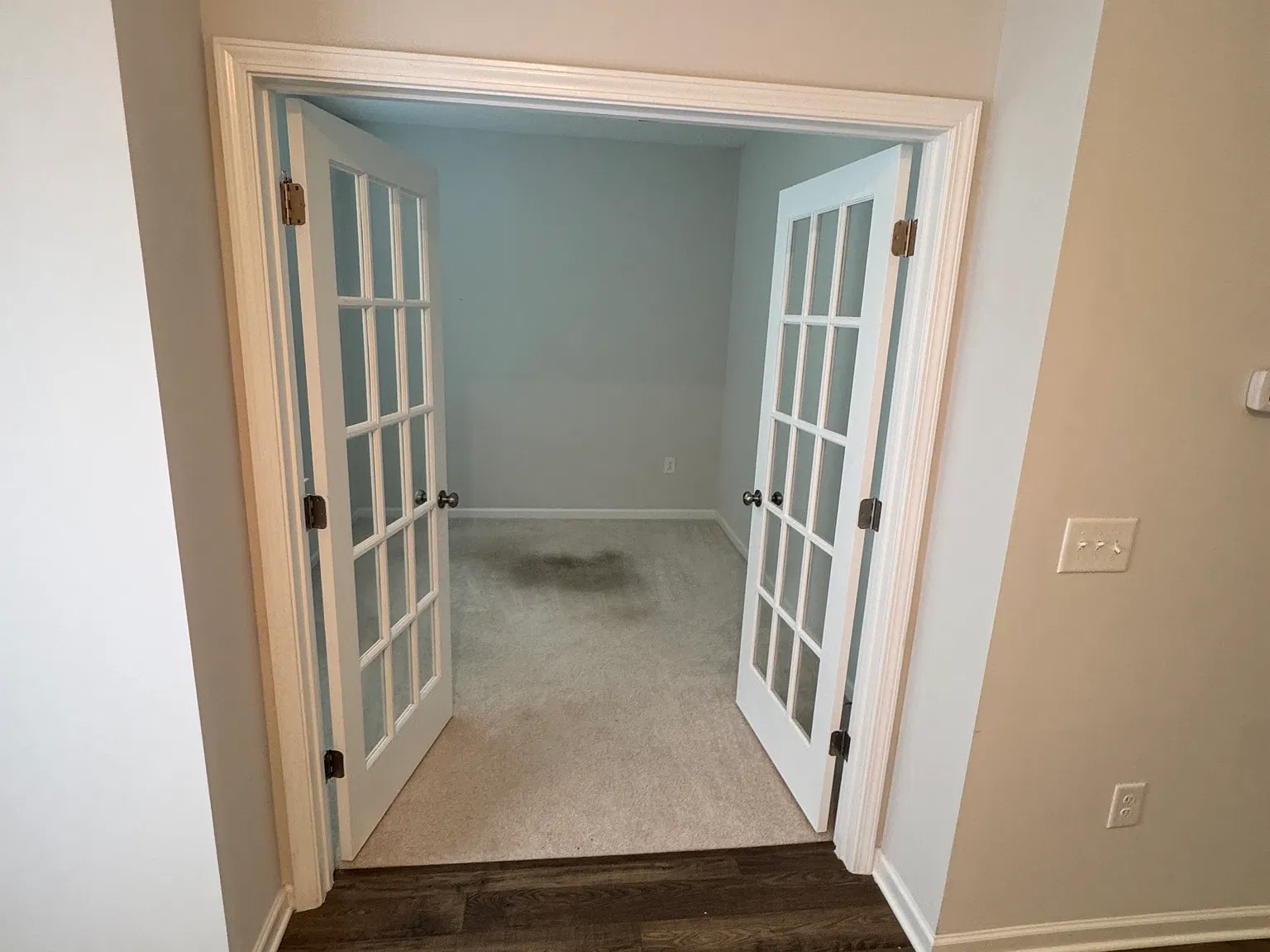 4 bed, 2.5 bath, 1800 sqft, $2,400 — Photo 2