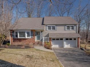 11 Crestview Ct E, Morris Plains, NJ 07950