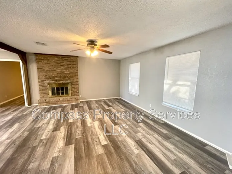 120 York Dr #120 — Photo 4