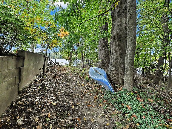 3rd image of 111 Lakeview Ter