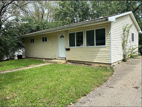 3 bed, 864 sqft, $1,200 — Photo 1