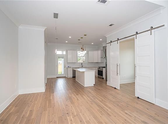 5th image of 2723 Madrid St