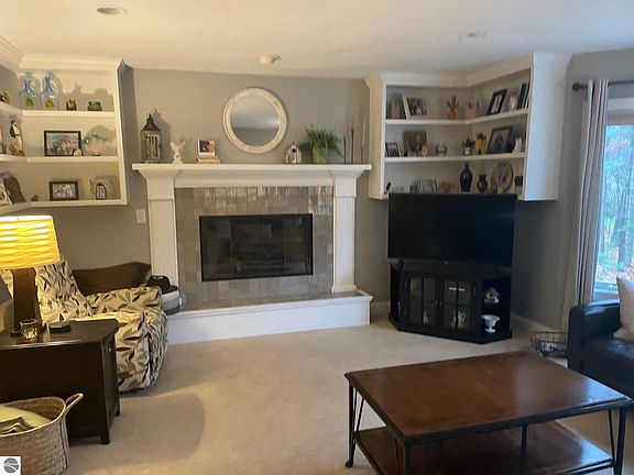 5th image of 3488 Village Circle Dr