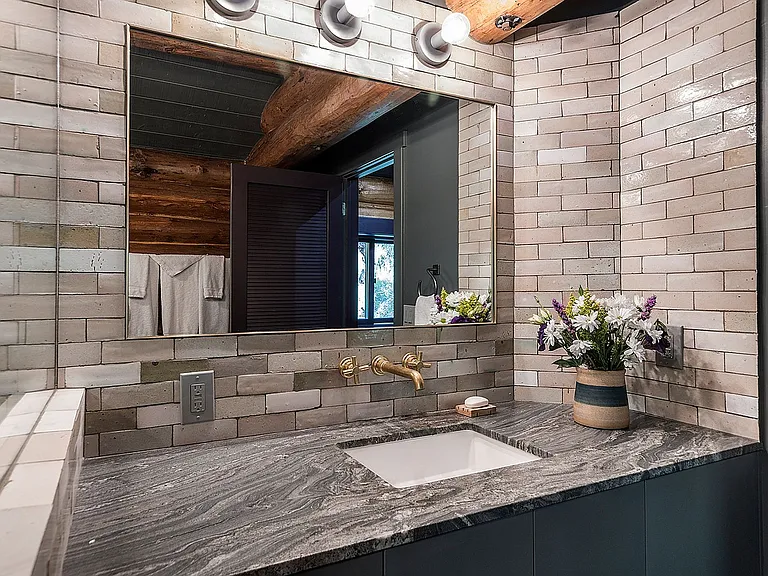263 E Villanova Rd — Photo 27