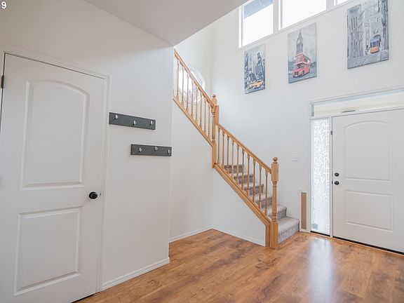 3rd image of 207 Rocky Meadow Dr