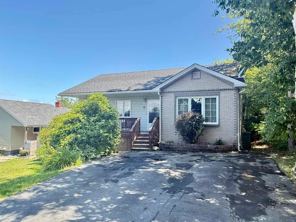 6 Beacon St, Dartmouth, NS B2Y 1Y2