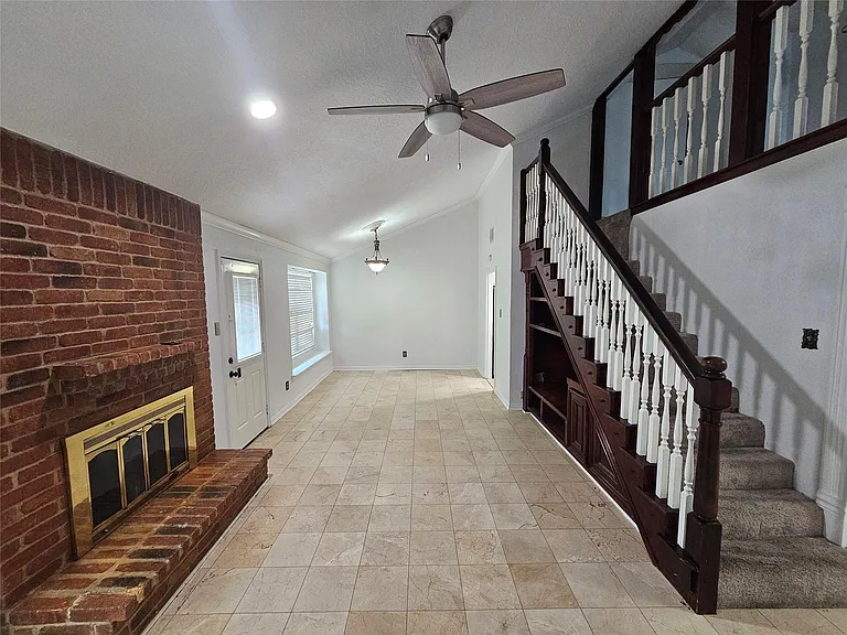 2715 Ashington Dr — Photo 10
