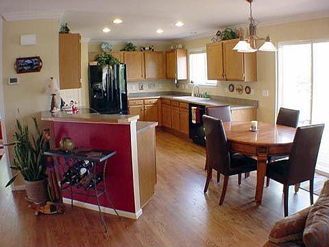 Kitchen w/Eating Nook