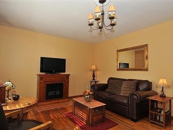 4th image of 2410 Casino Dr