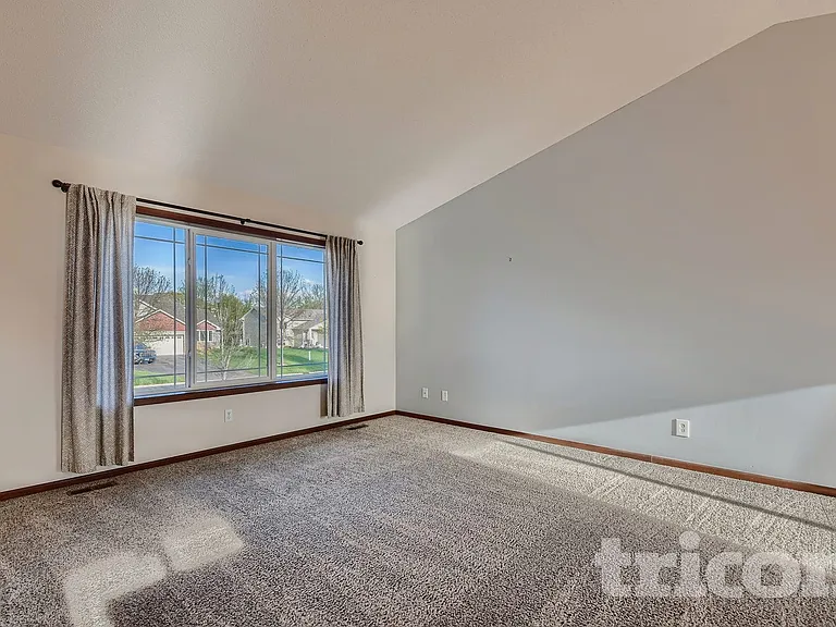 7535 Lannon Ave NE — Photo 2
