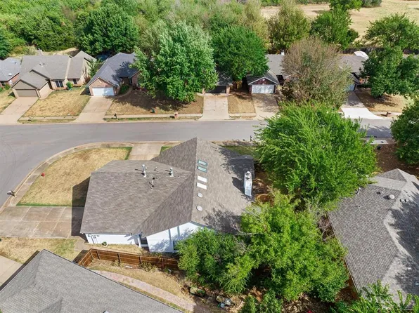 1030 Pruett Dr, Edmond, OK 73003