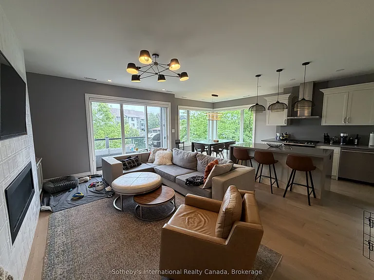 658 Johnston Park Ave — Photo 2