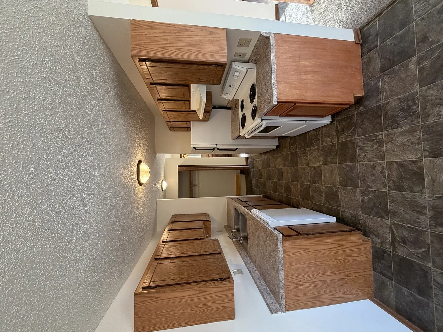 Kirkwood Manor Apartments — Photo 4