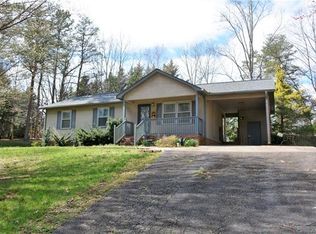 196 Penny Ln, Hickory, NC 28601