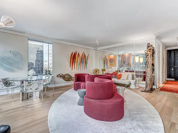 15 W 53rd St #37E, New York, NY 10019