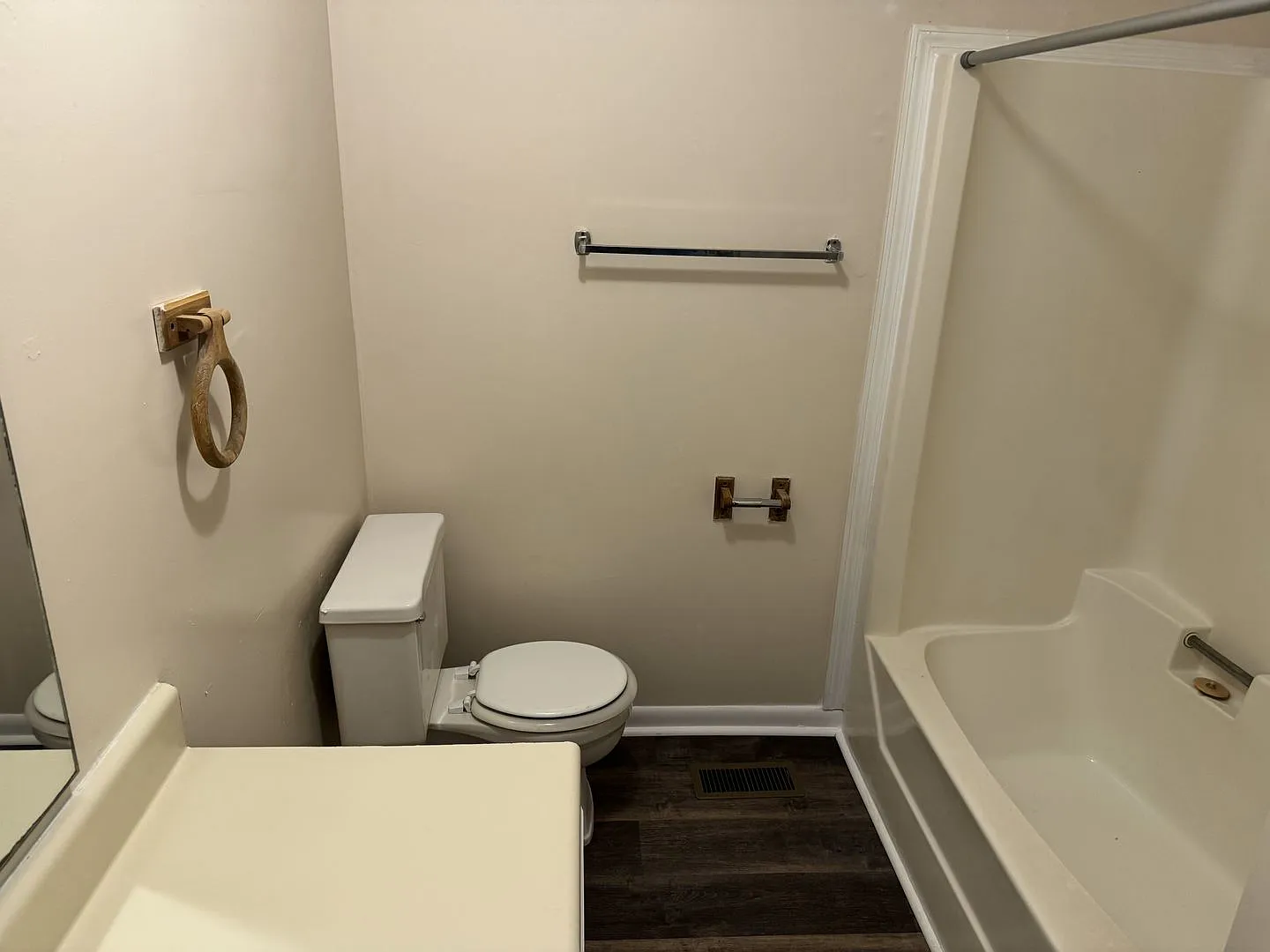 Pine Villa Town Houses — Photo 2