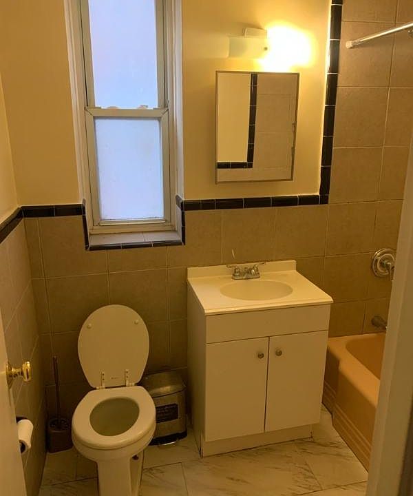 2nd image of 2155 Paulding Ave APT 1H