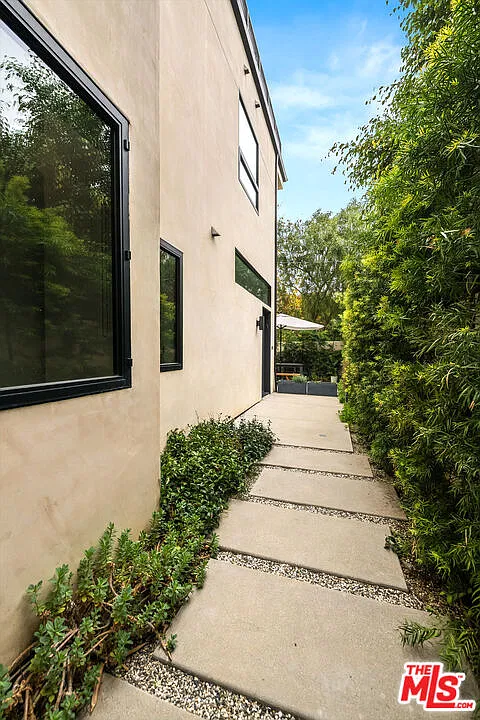 2 bed, 2.5 bath, 1506 sqft, $7,500 — Photo 3
