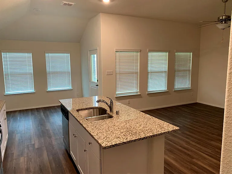 2444 Larimar Dr — Photo 6