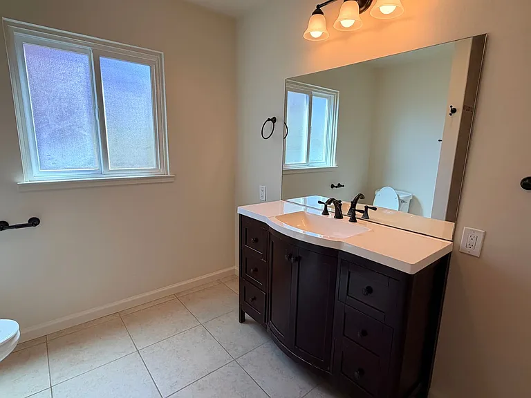 960 Forest Ave — Photo 37
