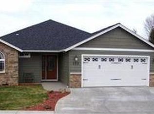 890 Archer Dr, Medford, OR 97501