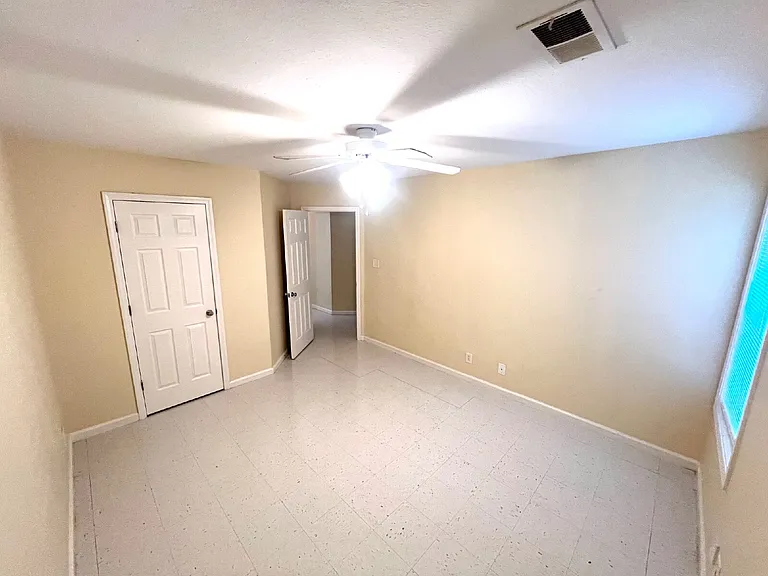 9103 Pembroke Oak Grove Rd #4E — Photo 11