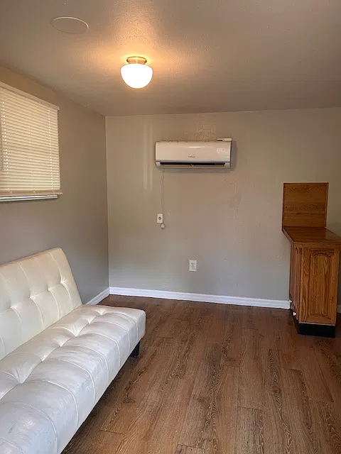 Studio, 350 sqft, $950 — Photo 2