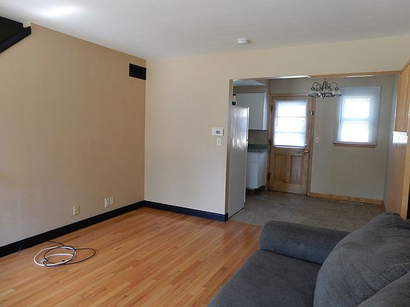 3rd image of 5432 Benton St