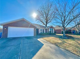 3907 SW Surrey Ave, Bentonville, AR 72712