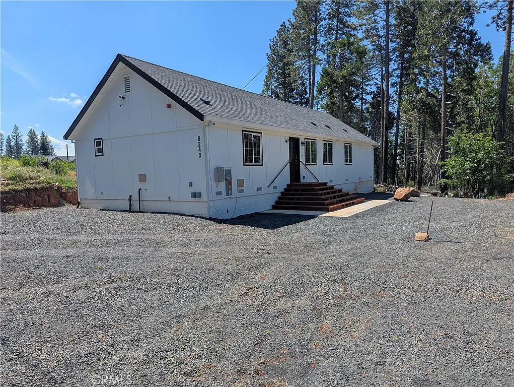 3 bed, 1440 sqft, $2,100 — Photo 2