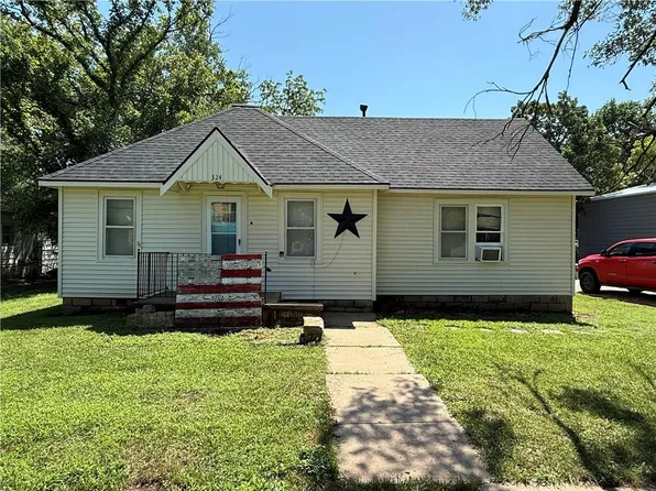 324 Plum St, Cottonwood Falls, KS 66845