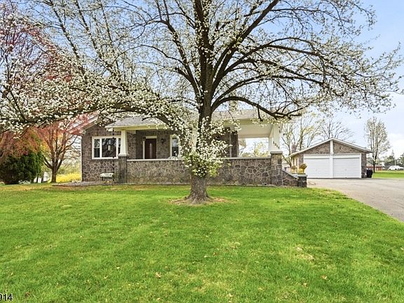3rd image of 1316 Belvidere Rd