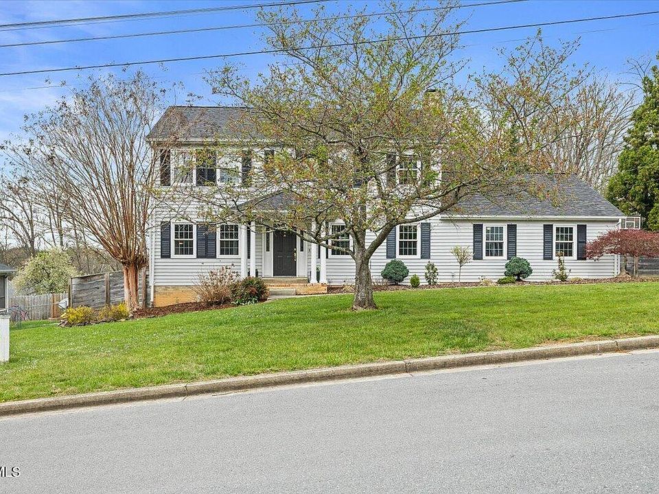 1st image of 8 Parwood Ct