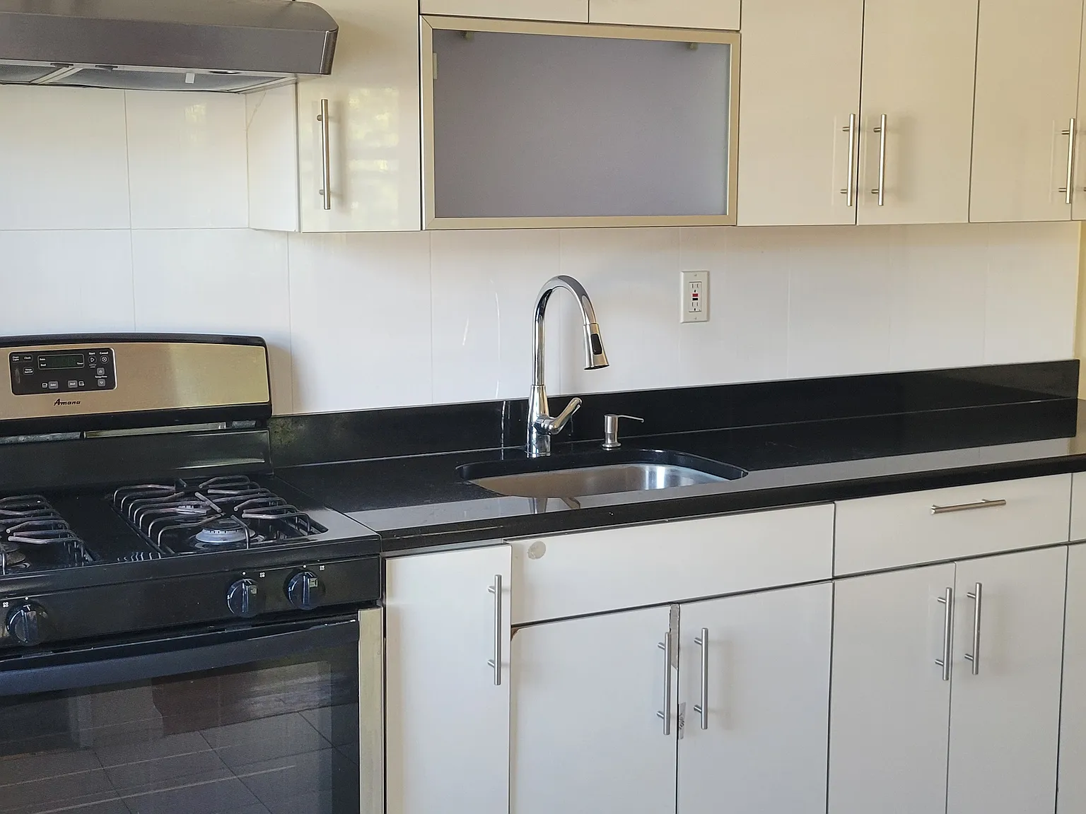 27th Ave, Flushing — Photo 1
