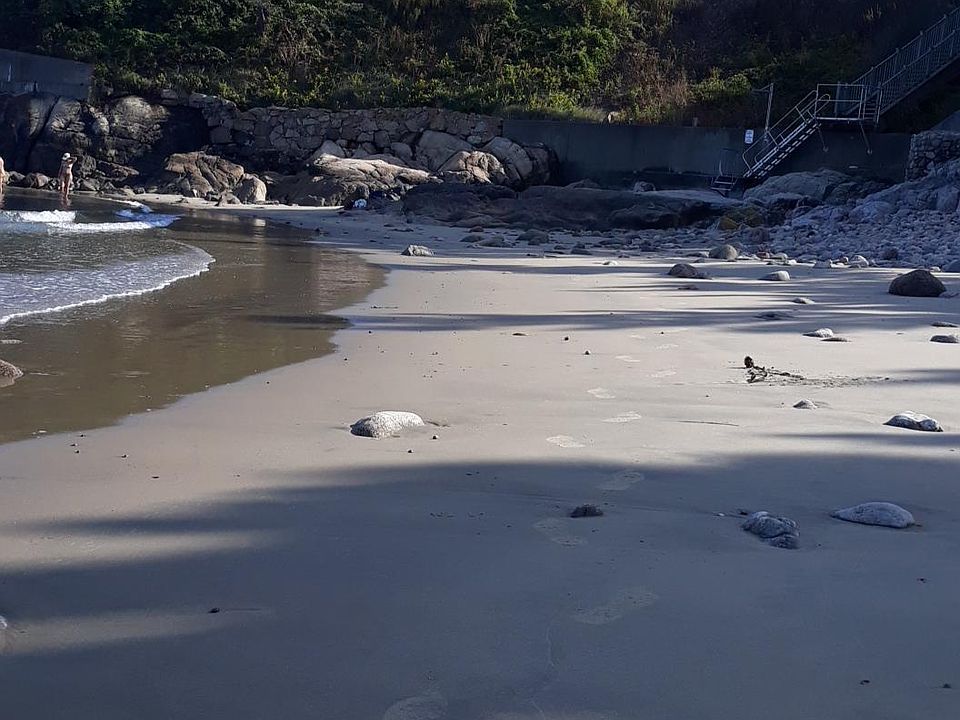 Beach down street 5 min.