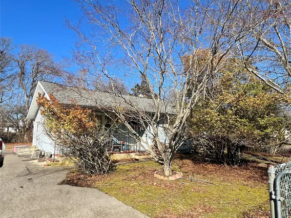 55 Trafalgar Drive, Shirley, NY 11967