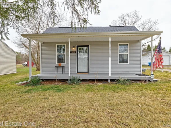 11068 N Fenton Rd, Fenton, MI 48430