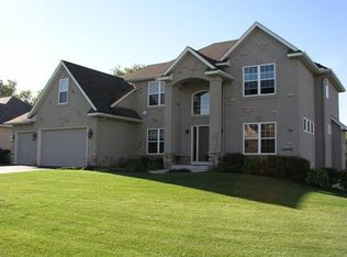 711 McFaddens Trl, Eagan, MN 55123