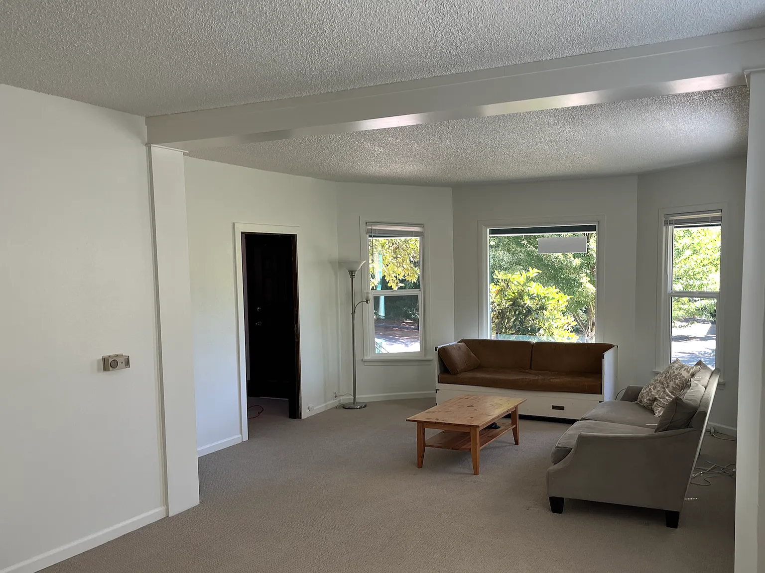 6 bed, 3840 sqft, $1,050 — Photo 2