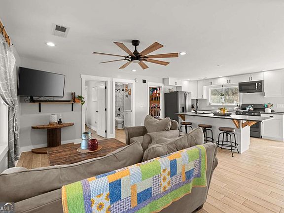 4th image of 38 Hightower Rd