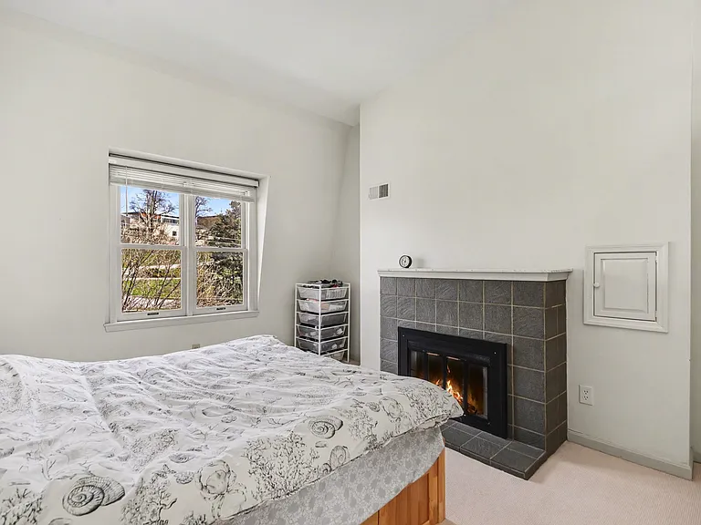 923 Paradrome St — Photo 15