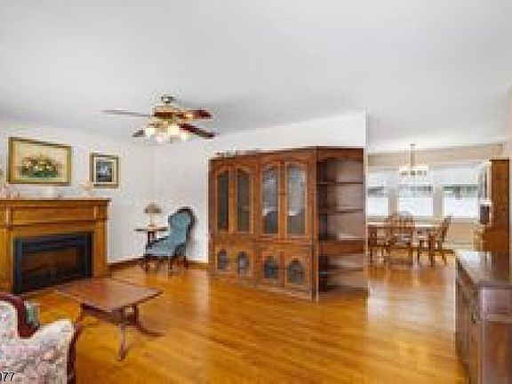 4th image of 331 Mount Hermon Rd