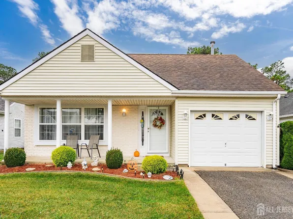 49 Stockport Dr, Toms River, NJ 08757