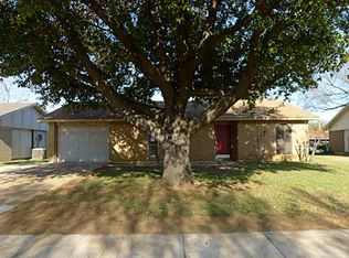 919 Elmwood Dr, Lewisville, TX 75067