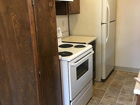 2nd image of 2420 Linden St