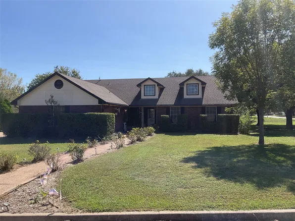 101 Edgeforest Dr, Elm Mott, TX 76640