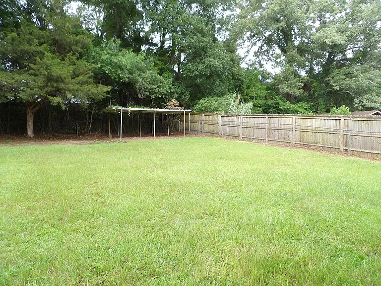 220 Yellowleaf Dr — Photo 10