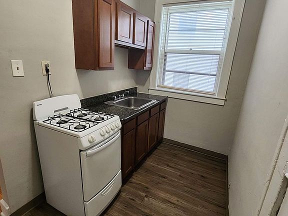 3rd image of 691 Seward Ave #B-1