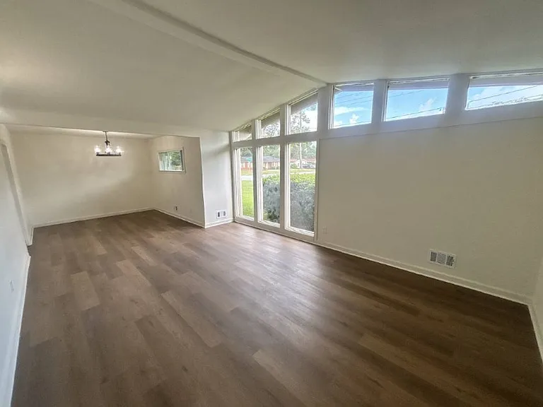 3393 Clairmont Rd — Photo 2