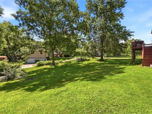 1424 Woodlawn Dr, Warrensburg, MO 64093